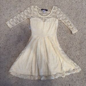 Urban Love Women's Lace Dress, Ivory Color,‎ Size Small. Excellent Condition